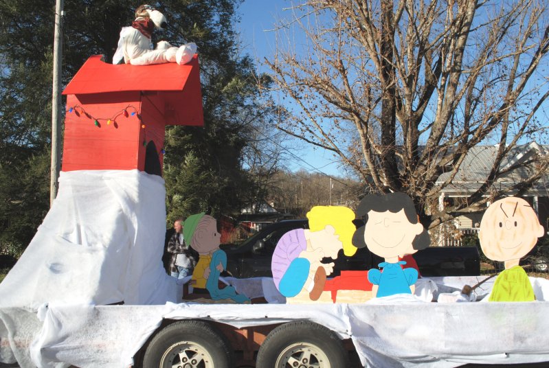 Holiday Cheer Fills Town of Liberty for Sunday's Christmas Parade ...