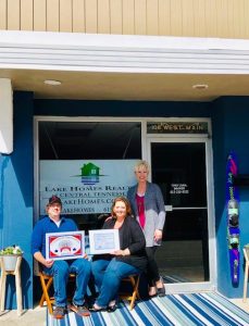 The Smithville-DeKalb County Chamber presented a Community Improvement Award to Anthony and Dana Scott for their beautiful renovations to their downtown Smithville property located at 106 W. Main Street,