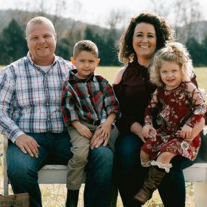 Nathan and Ashlee Thomason with their children Grady and Emma