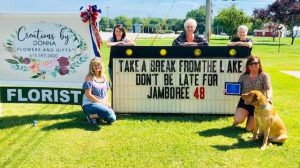 *Project Welcome Mat: Most Creative - Creations by Donna- Front: Val Laboe, Owner Donna Stapp & Nugget the dog. Back: Chamber Board Member Leigh Fuson, Chamber Director Suzanne Williams, Chamber Board Member Kathy Hendrixson (Photo by Emily Burklow)