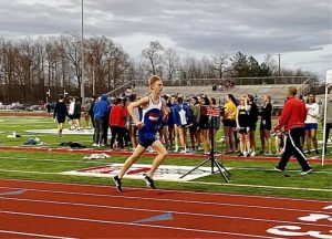 Aaron Gottlied finishes 3rd in 800 meter race.