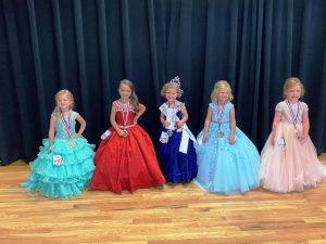 Miss Jamboree Pageant 4-6 age division: Queen Addlee Jane Evans (center) of Smithville, the 5 year old daughter of Ashley and Brandon Deffendoll and Johnny Evans. She was also awarded for Prettiest Eyes. 1st runner-up and Prettiest Hair: Haddeign Grace Harvey (2nd from right), 4 year old daughter of Chad and Kayla Harvey of Alexandria. 2nd runner-up: Cortlynn Bree Joins (2nd from left), 6 year old daughter of Brandon and Stephanie Joins of Gallatin. 3rd runner-up: Ansley Snow (far right), 5 year old daughter of Andy and Ashleigh Snow of Smithville. 4th runner-up and Prettiest Attire: Summer Elizabeth Longmire (far left), 4 year old daughter of Drew and Kristy Longmire of Smithville. Receiving awards for Most Photogenic and People’s Choice was Avaleigh Elizabeth Haddock, 4 year old daughter of Donald and Kristina Haddock of Dowelltown.