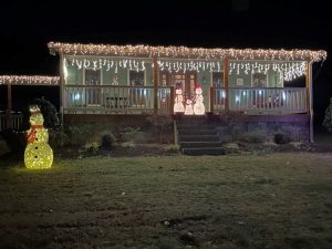 Winners have been announced in the 21st annual Dowelltown Christmas City Lights Contest. For Best Scene Overall, 1st place went to Cindy and Eric Snow.