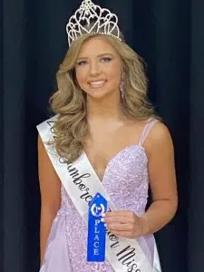 Miss Jamboree Pageant winner in the 14-16 age group: 14 year old Brooke Addison Bilbrey (center) was crowned Queen in the 14-16 age category. She is the daughter of David and Melanie Bilbrey