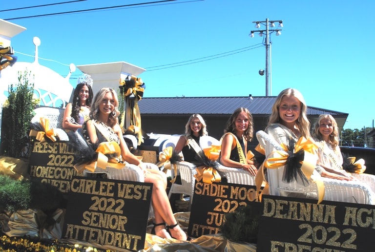 DCHS Homecoming Queen and Attendants in Friday’s Parade: Pictured left to right: Queen Reese Williams , Carlee West, Hannah Trapp, Sadie Moore, Deanna Agee, and Caroline Crook