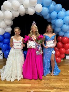 Farrah Rigsby (center) was crowned the 2025 Miss Jamboree Queen in the age 13-15 category Saturday. She was also awarded for Prettiest Attire. Kenli Faith Fish (left) was 1st runner-up. Her optional award was for Prettiest Hair. Brileigh Nicole Bullard (right) received second runner-up. Bullard received optional awards for Prettiest Eyes, Smile and Most Photogenic.